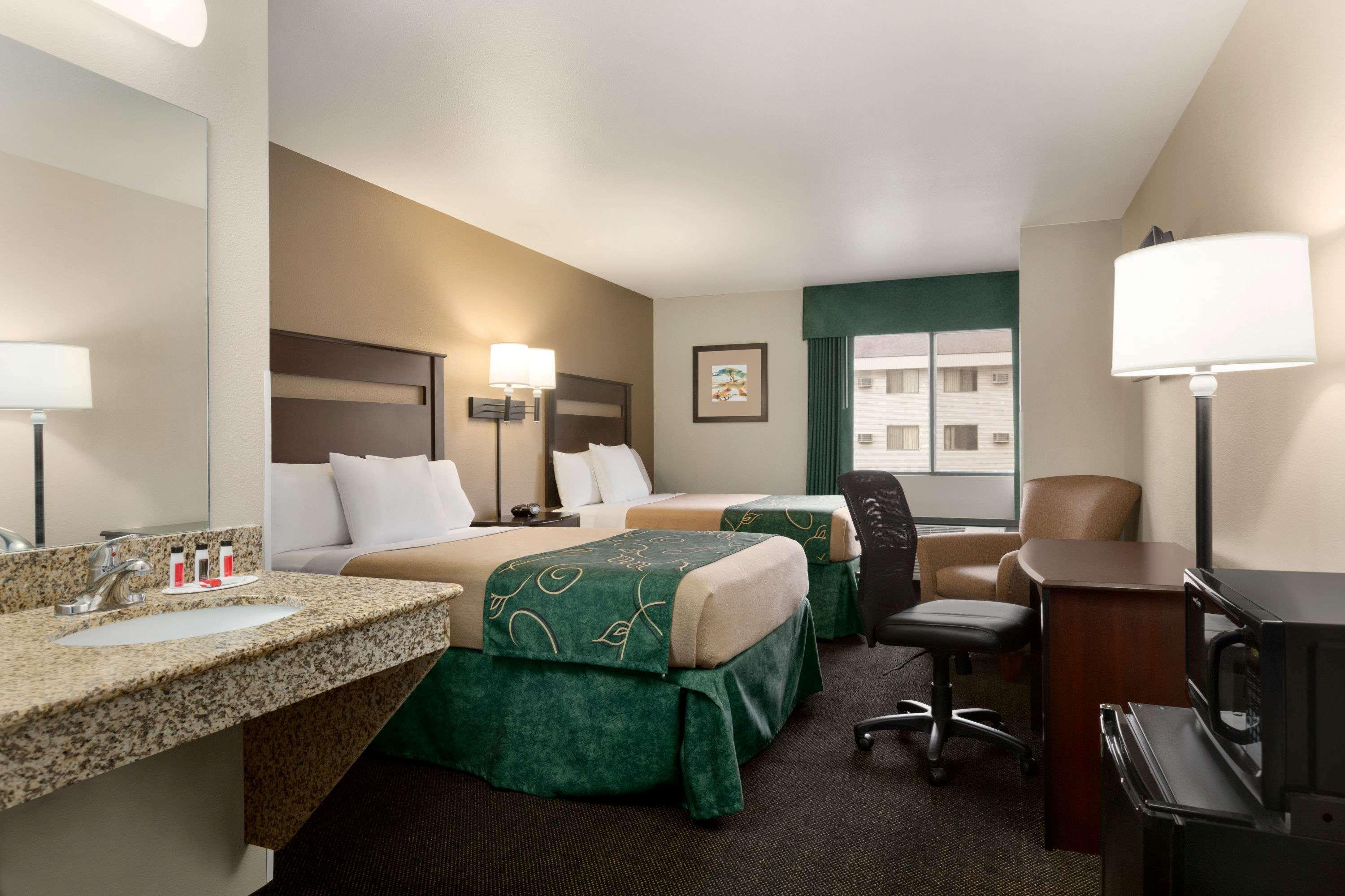 Baymont By Wyndham Glendive Hotell Exteriör bild